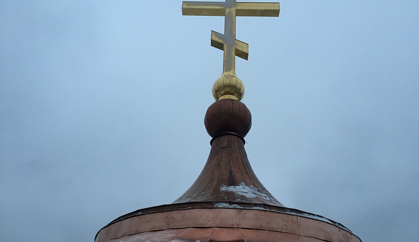 Установка крестов и кровля куполов на храме Воскресения Господня в Электростали