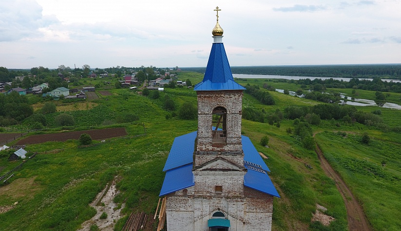 Церковный шатер, подкупольный барабан и купол с крестом на Прокопьевский храм в селе Пезмег
