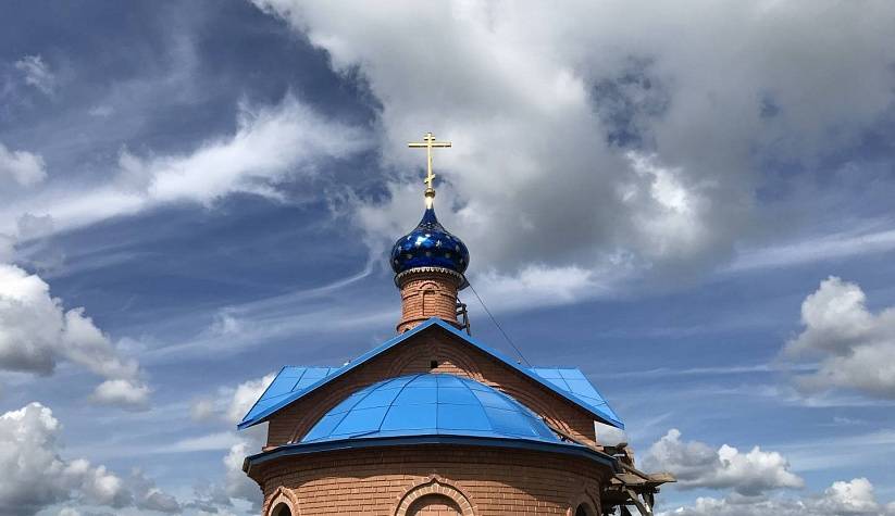 Купол с шаром и крестом на храм Рождества Пресвятой Богородицы в деревне Вировское, Тверской области